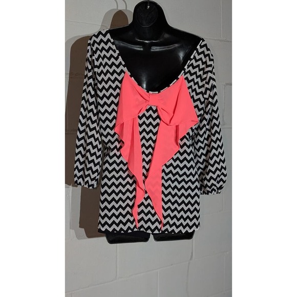 Nouvida Chevron Print Top with Bow Back Detail 3/4 Sleeve Blouse Medium - Picture 3 of 4